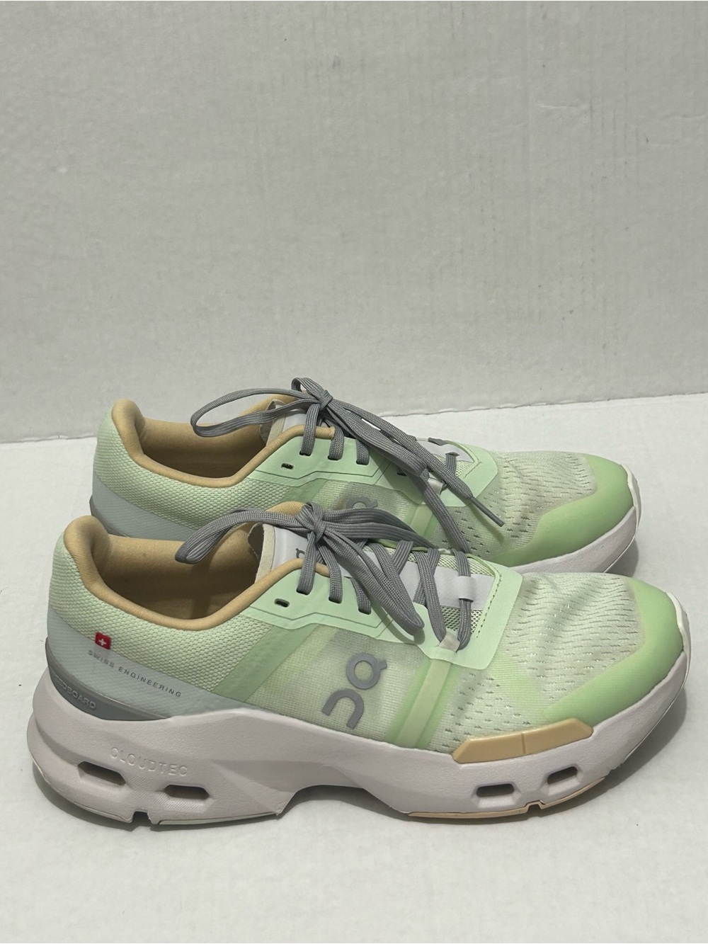 On Cloudpulse Lima/Savannah
Running Shoes Women's US SIZE
9.5